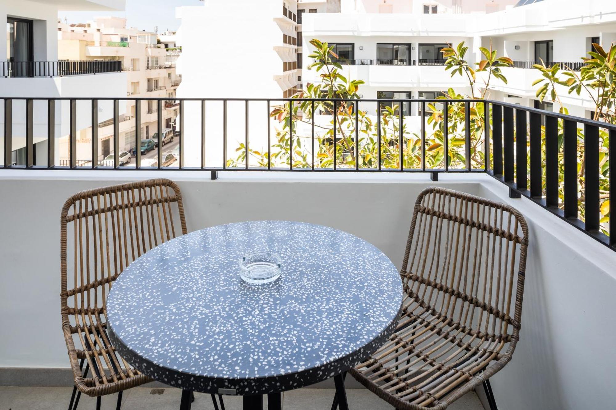 Aparthotel Casita Blanca - Adults Only San Antonio  Exterior photo