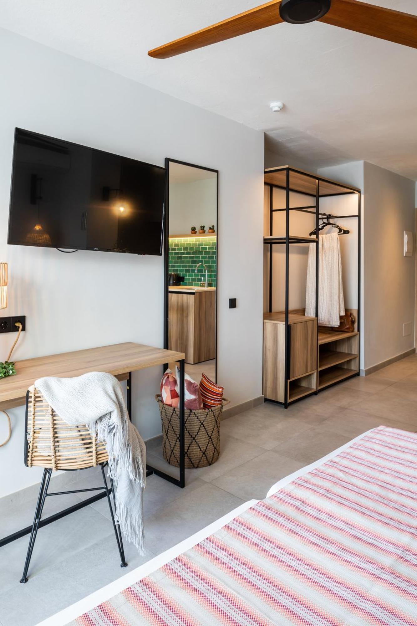 Aparthotel Casita Blanca - Adults Only San Antonio  Exterior photo