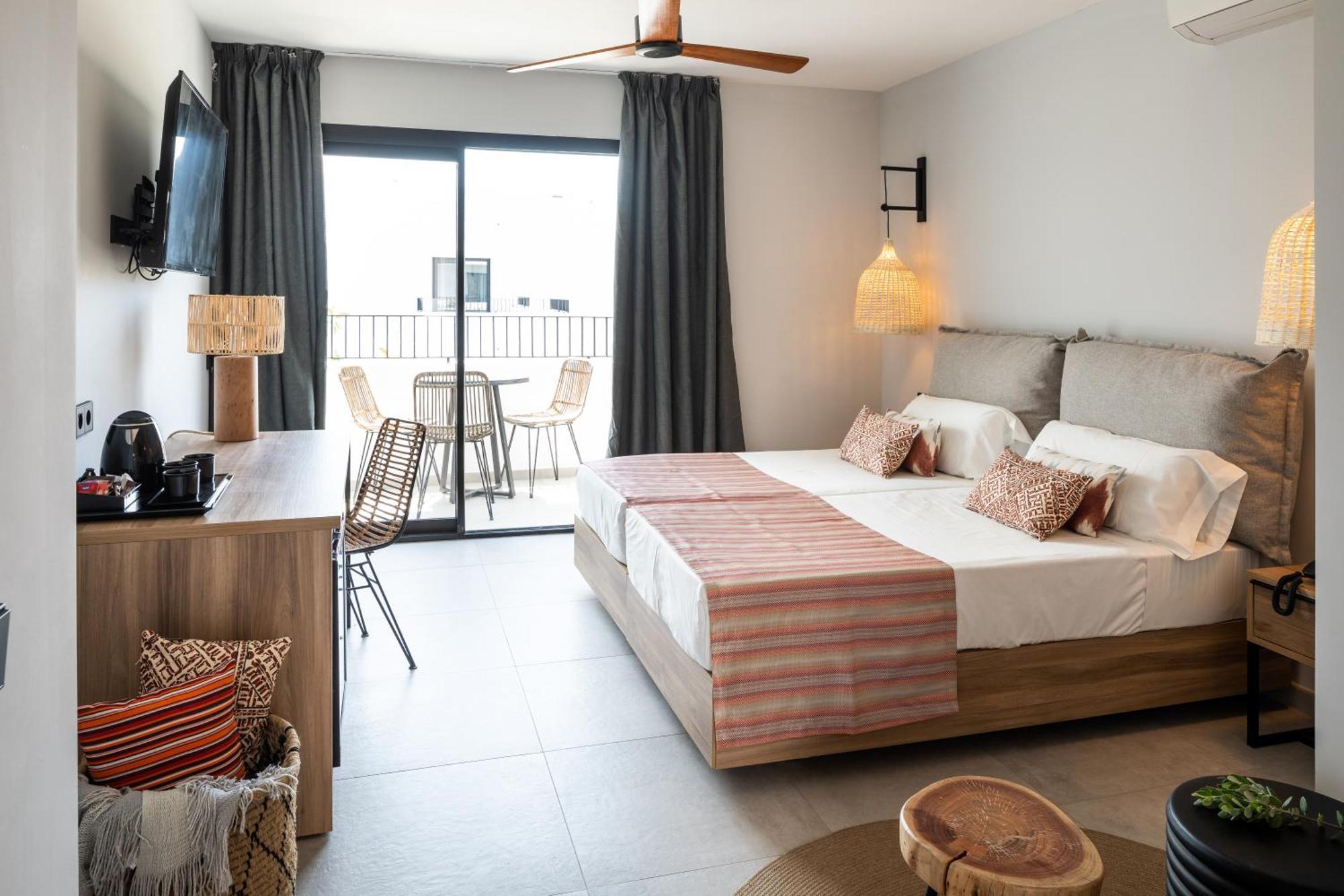 Aparthotel Casita Blanca - Adults Only San Antonio  Exterior photo