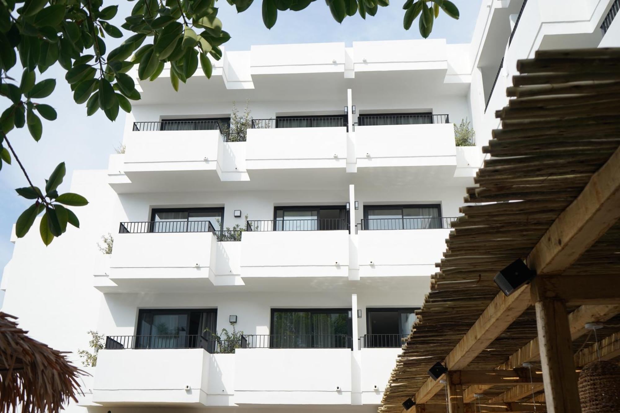 Aparthotel Casita Blanca - Adults Only San Antonio  Exterior photo